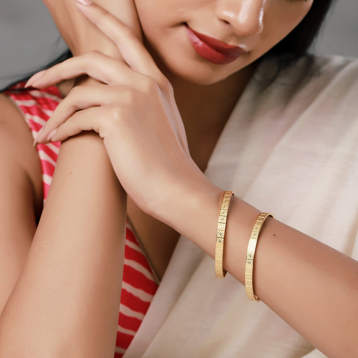 Gold Elegance Gulnaar Bangles