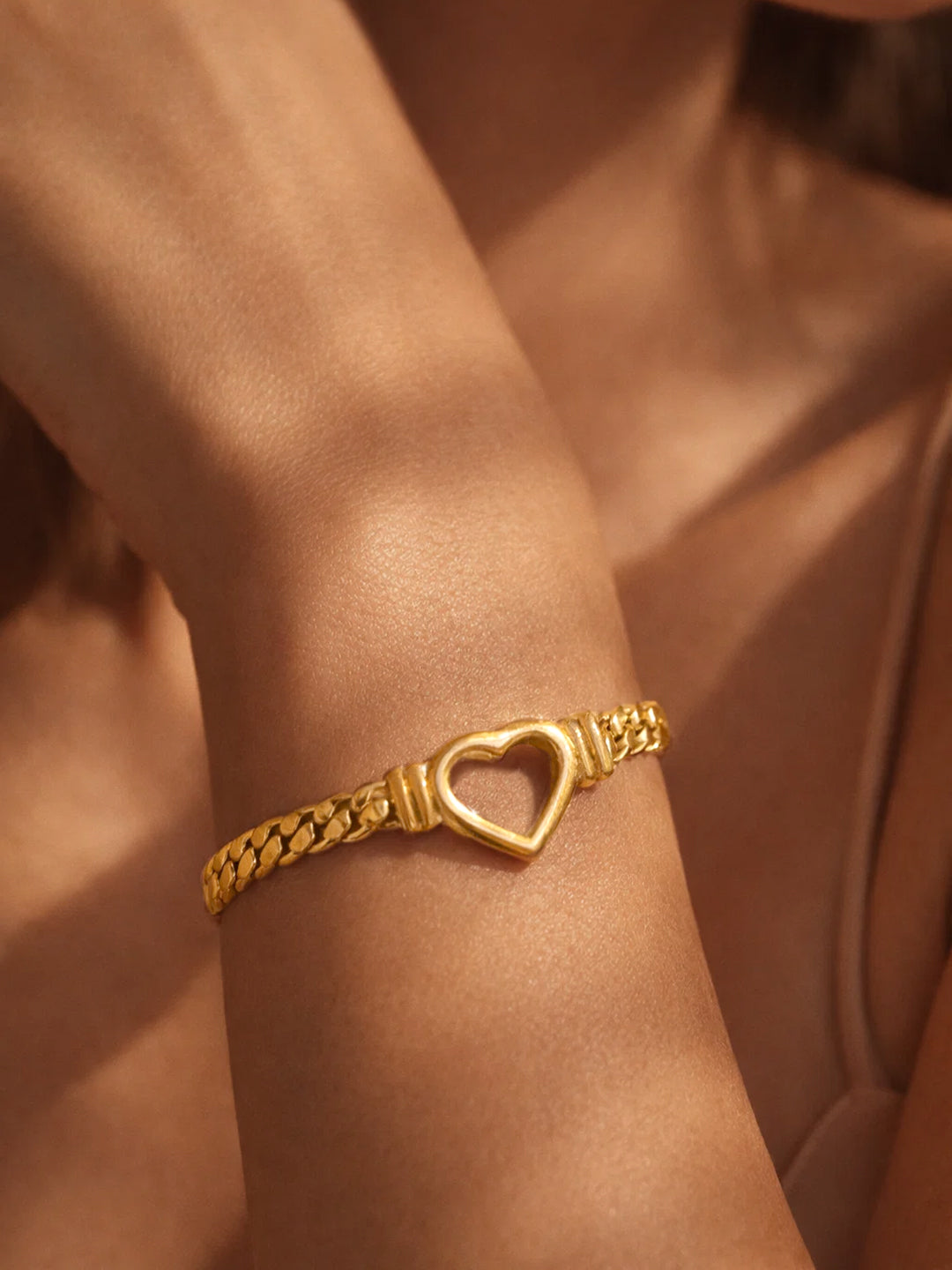 Demi Fine 18K Gold Plated Stainless steel Open Heart Chain Bracelet