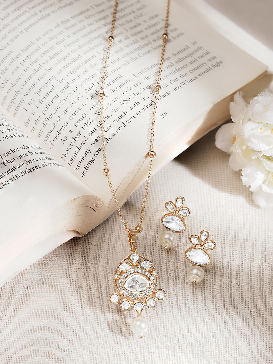 Kundan Pearl Glow Necklace Set