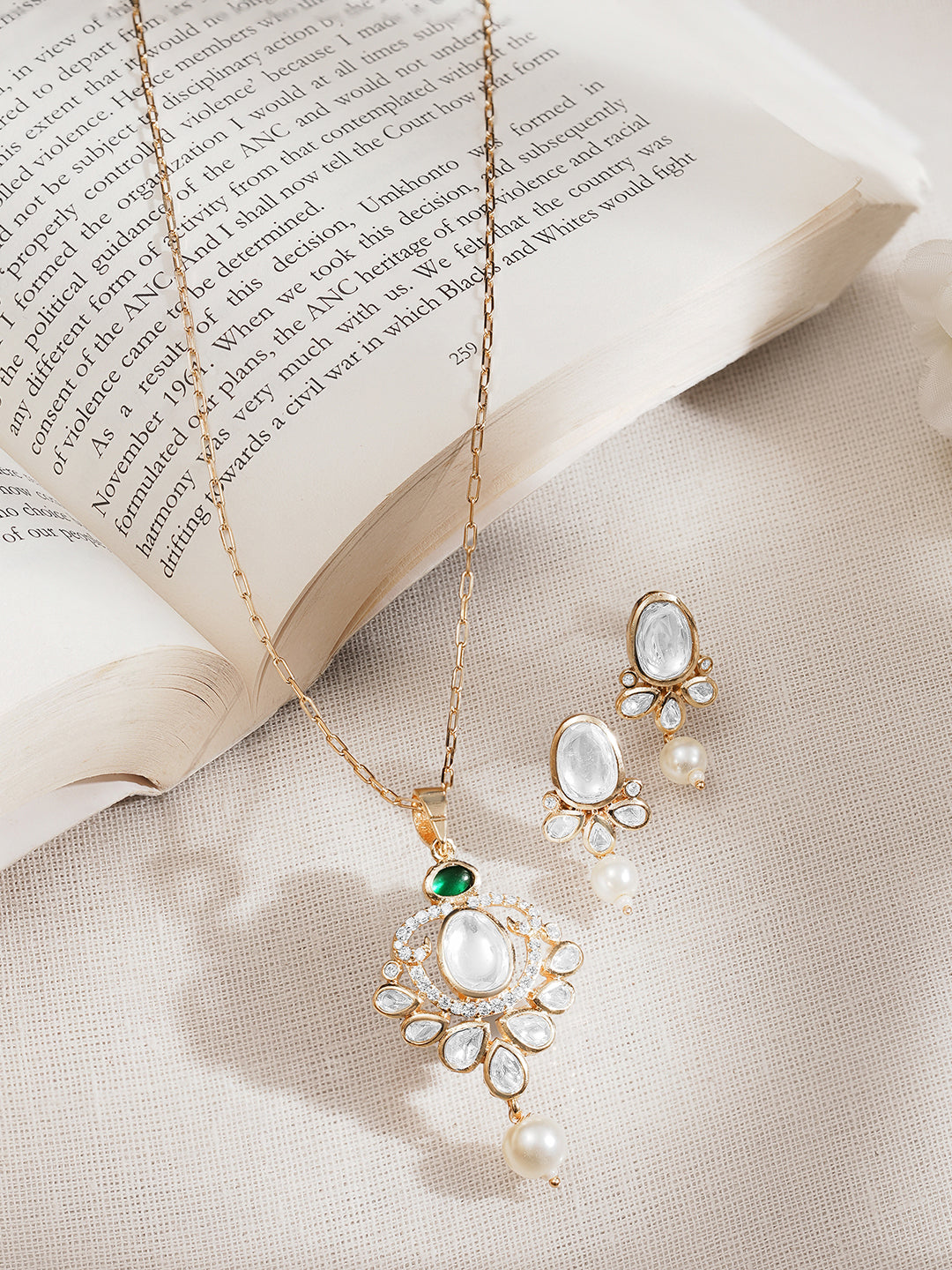 Moon Glow Kundan Pendant Set