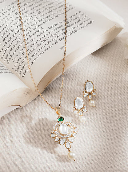 Moon Glow Kundan Pendant Set