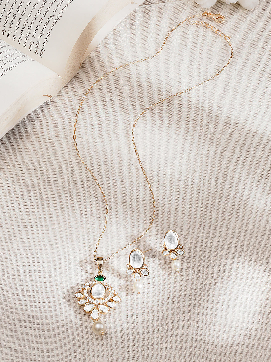 Moon Glow Kundan Pendant Set