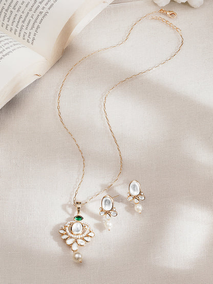 Moon Glow Kundan Pendant Set