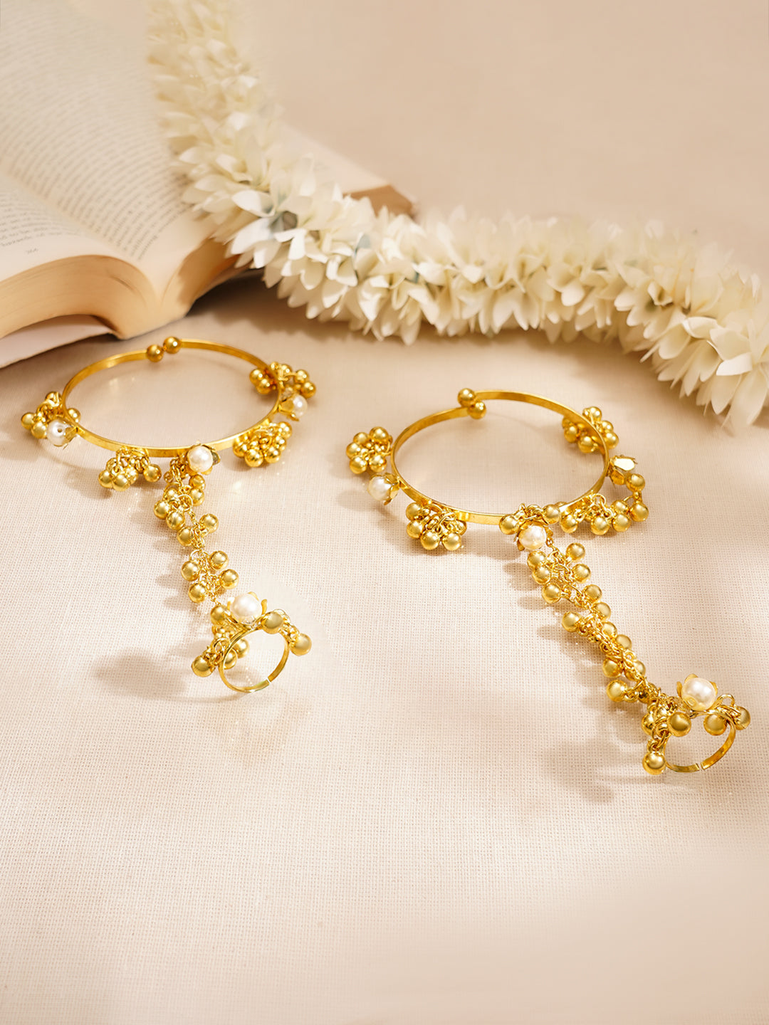 Set of 2 Gold Plated Haathphool With Bead Detailing