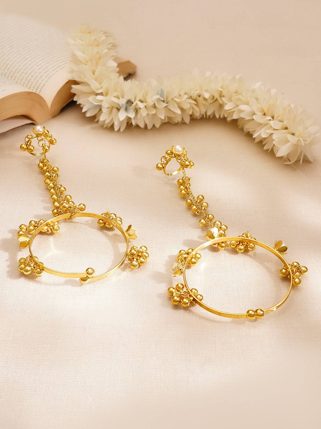 Set of 2 Gold Plated Haathphool With Bead Detailing