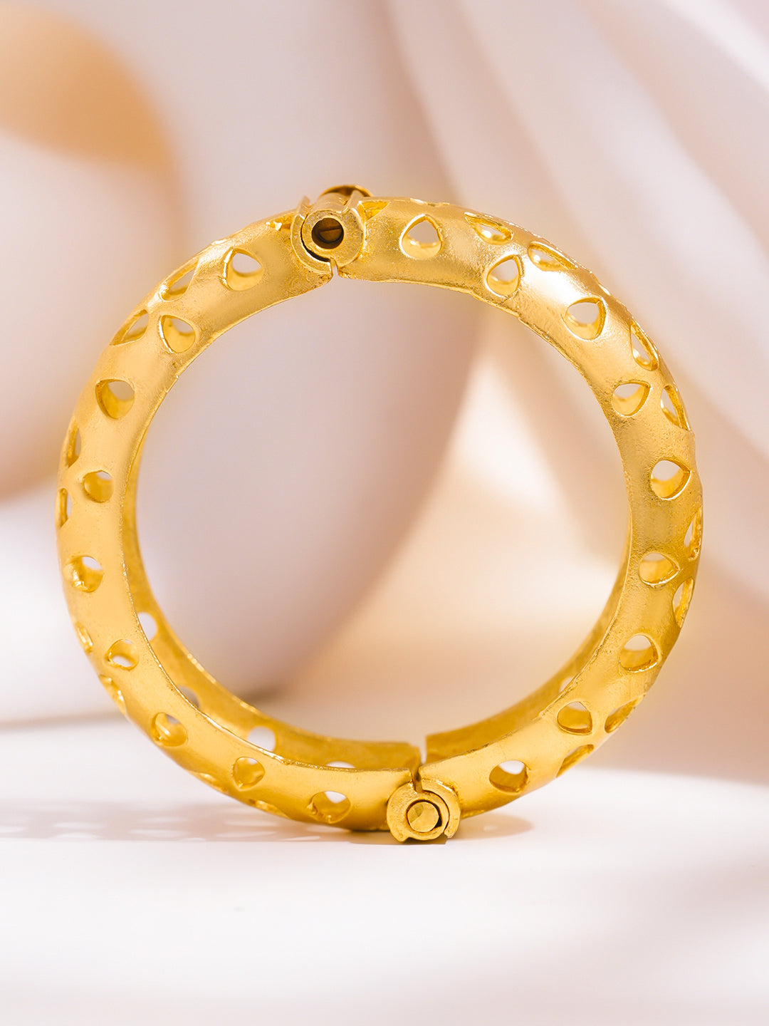 Golden Mirage Cutwork Statement Kada
