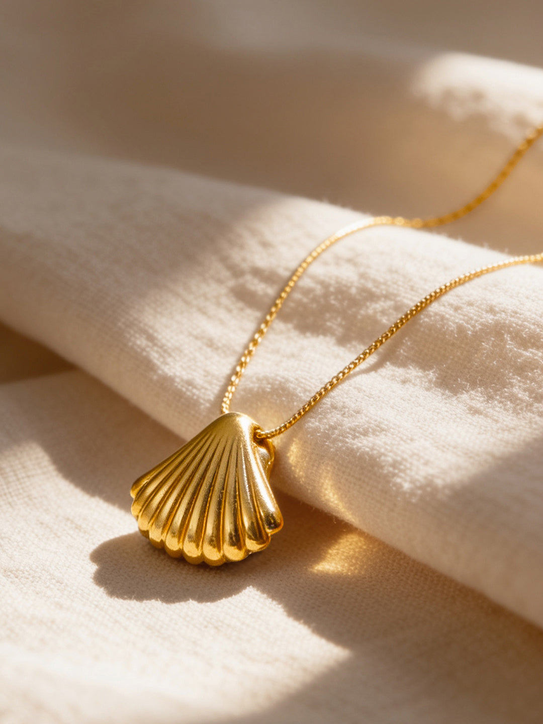 Demi Fine 18K Gold Plated Stainless steel Shell Pendant Snake Chain Necklace