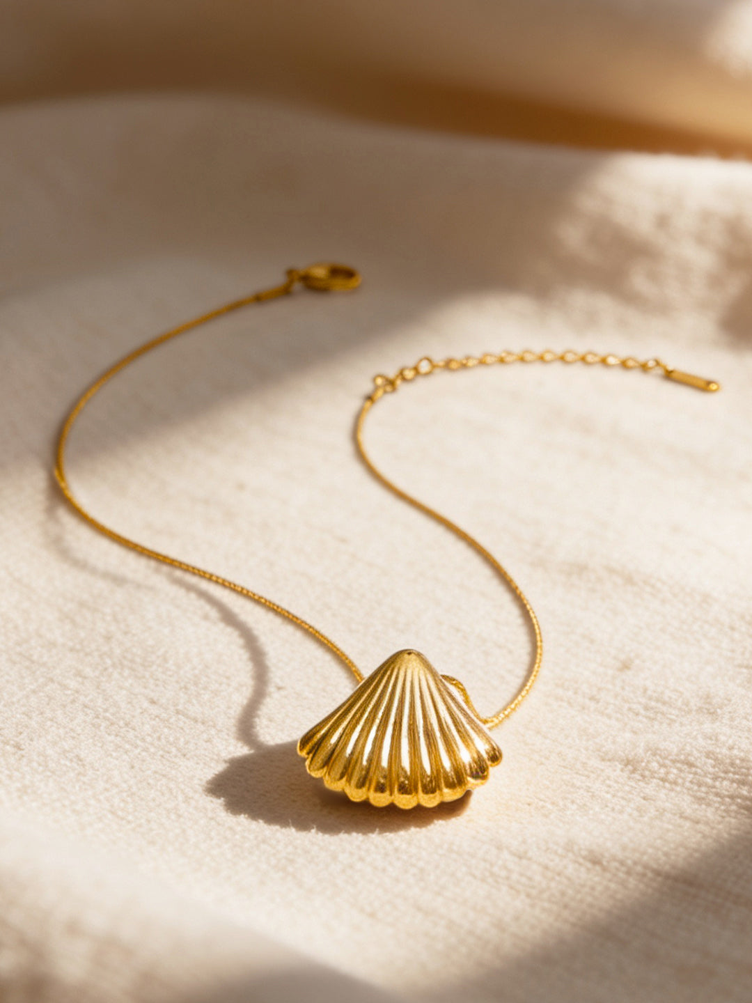 Demi Fine 18K Gold Plated Stainless steel Shell Pendant Snake Chain Necklace