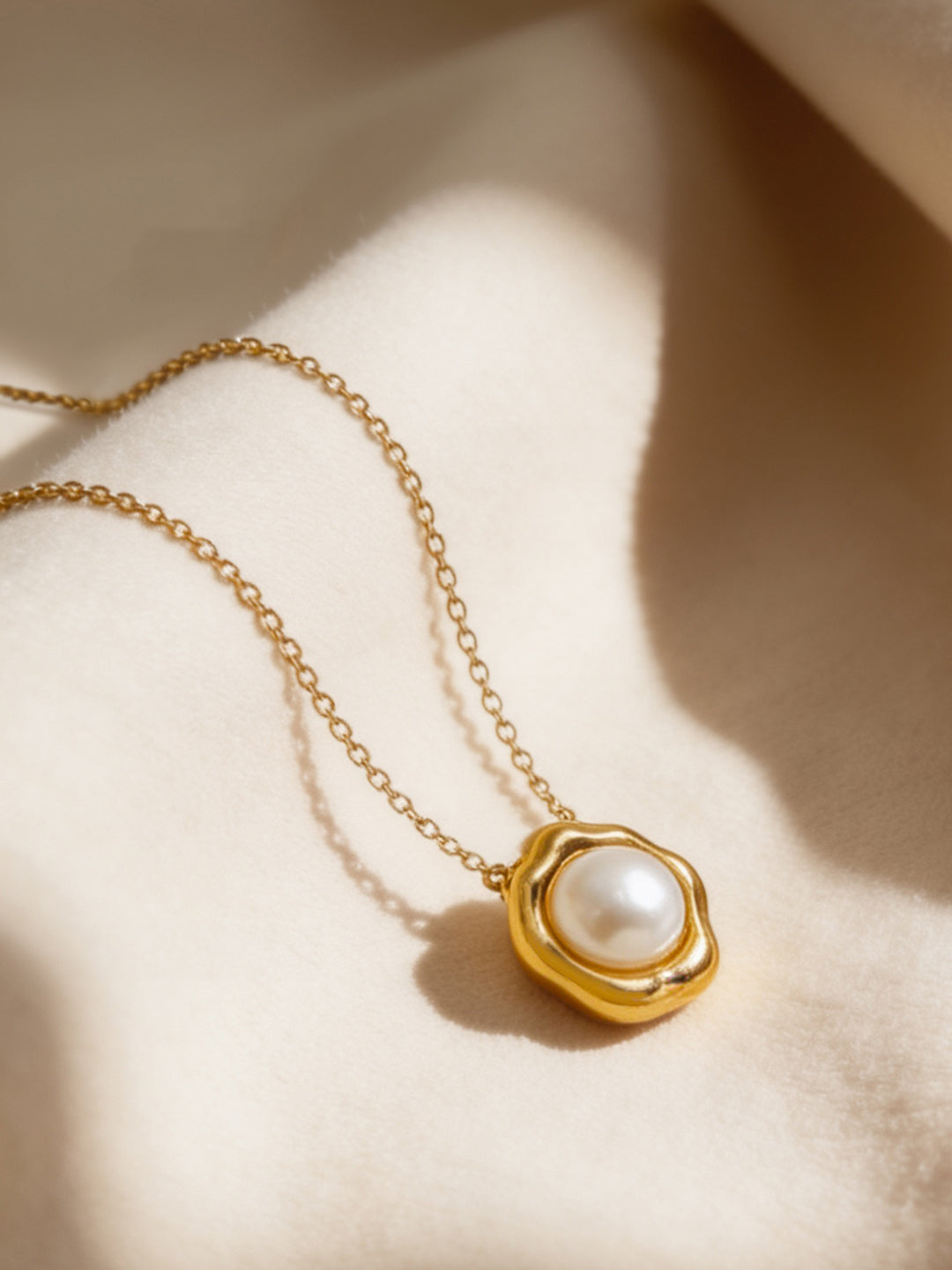 Demi Fine 18K Gold Plated Stainless steel Pearl Glow Pendant Chain