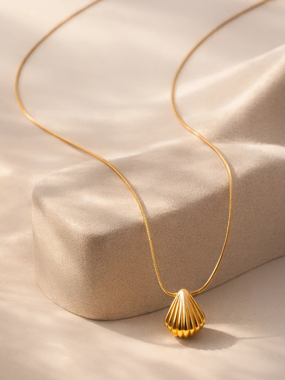 Demi Fine 18K Gold Plated Stainless steel Shell Pendant Snake Chain Necklace