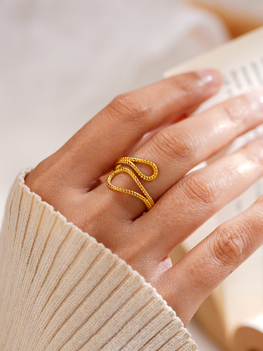 Demi Fine 18K Gold Plated Stainless steel Endless Glow Curve Ring