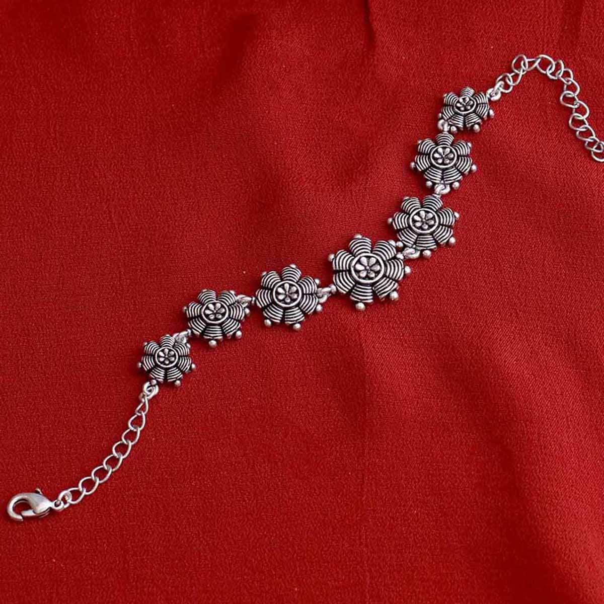 Nayantara Vintage Chain Bracelet