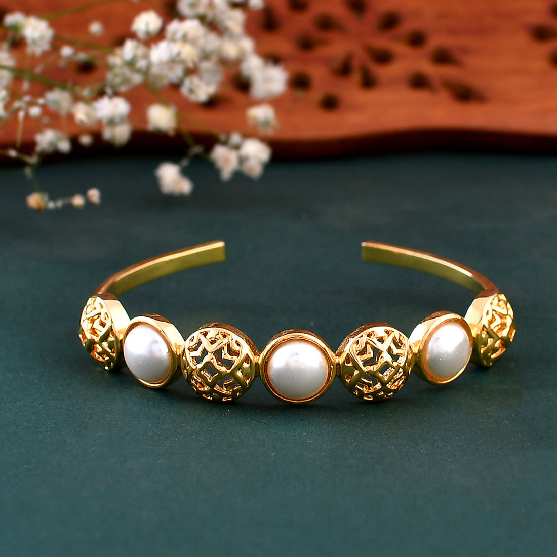 Nazakat Niswani Pearl Cuff