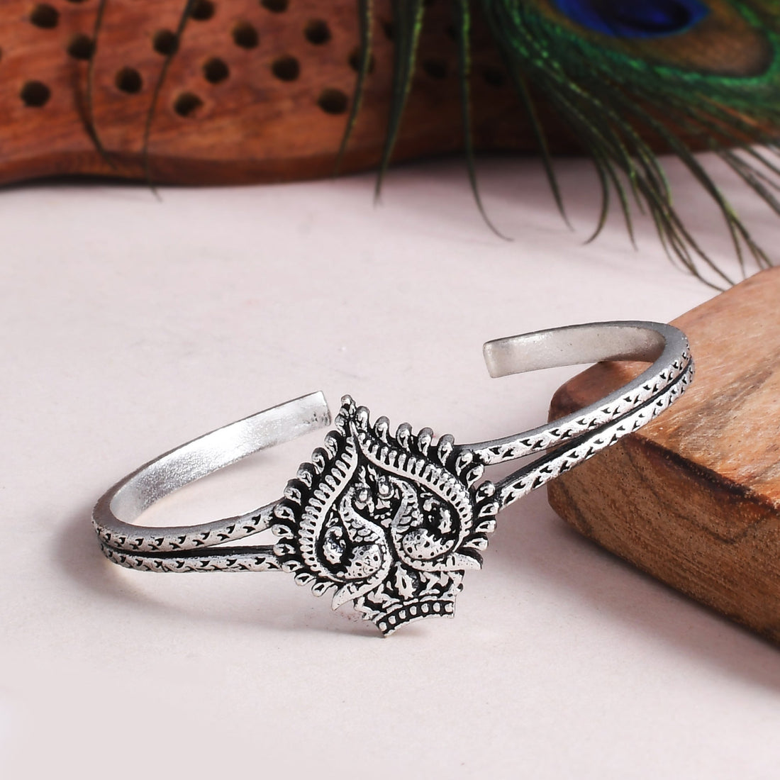 Morni Avalyn Cuff