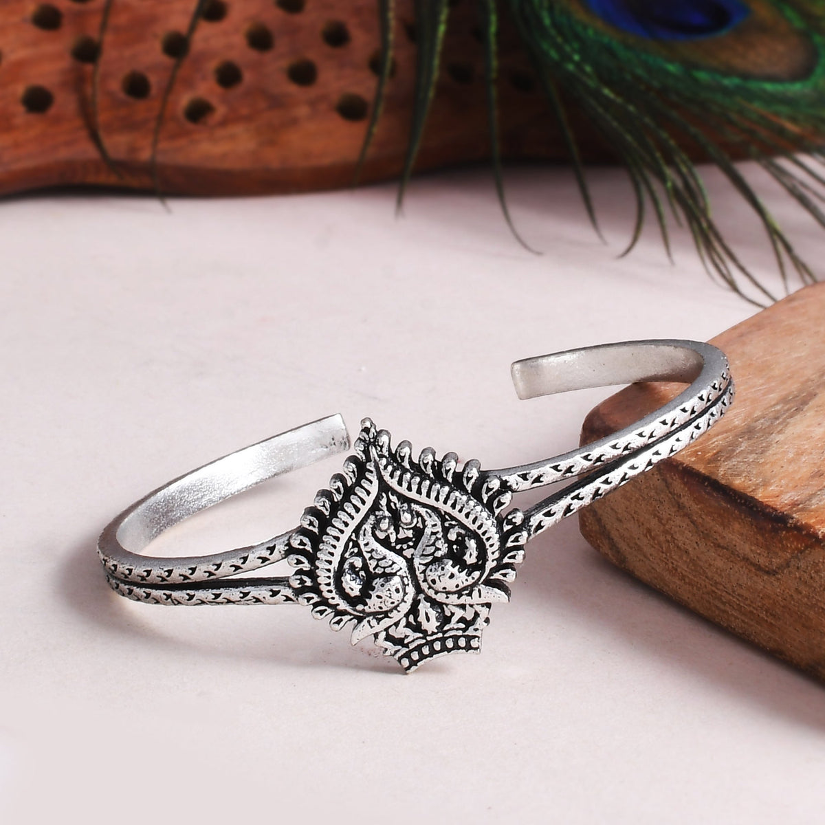 Morni Avalyn Cuff