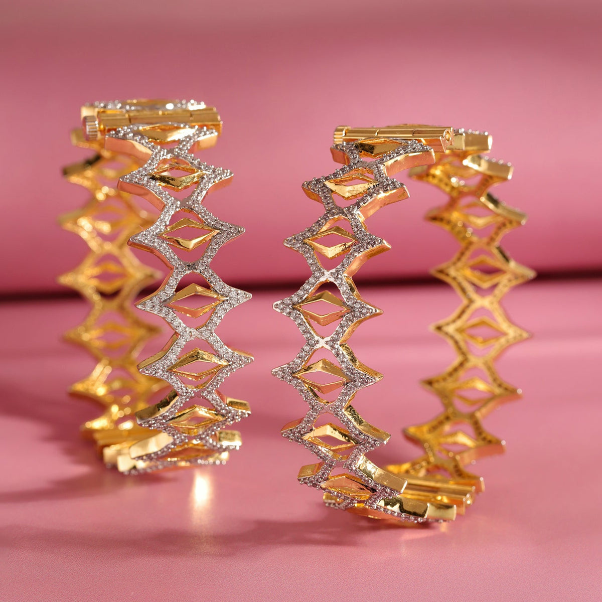 Shahi Dwar Ruhani Hinge Bangle