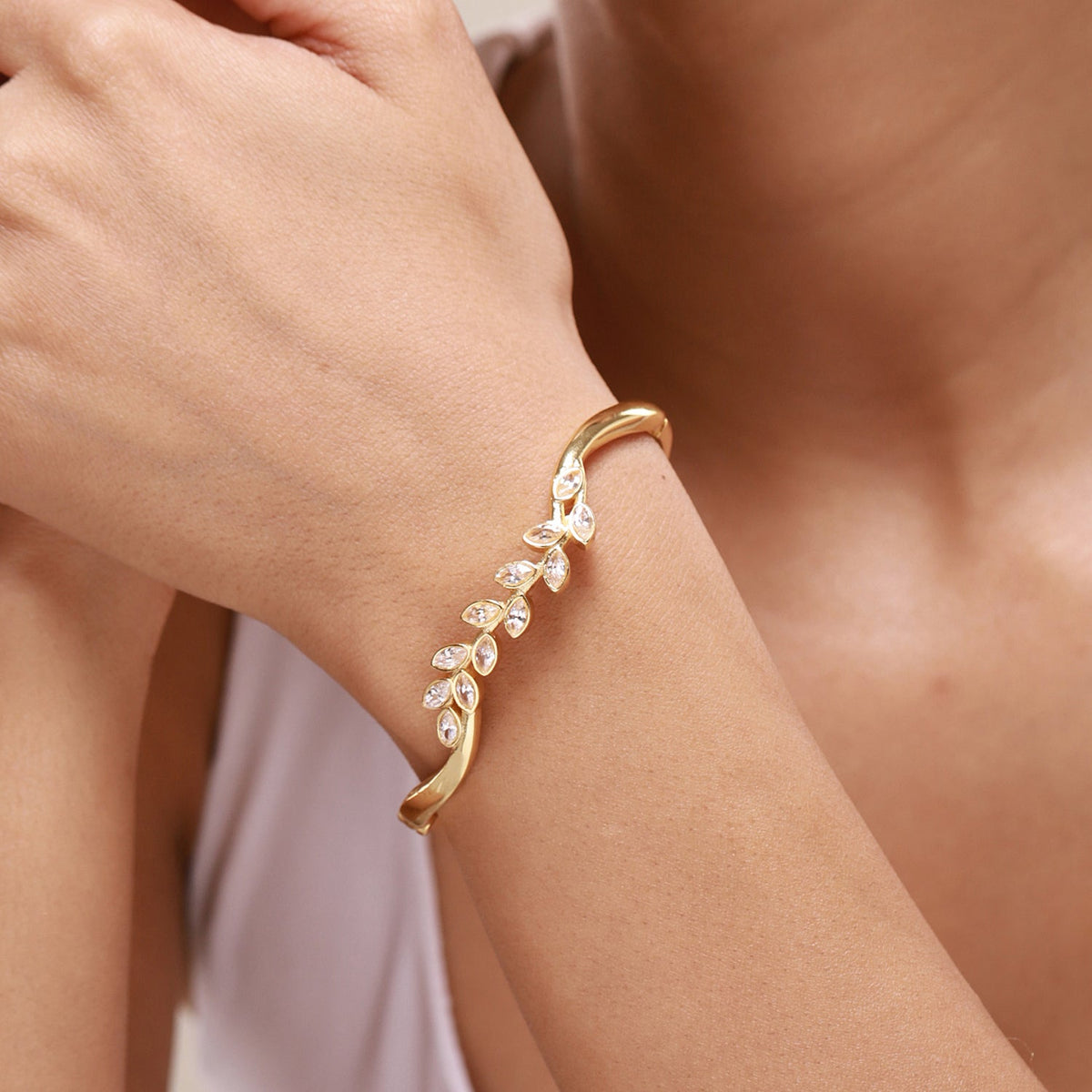 Leafy Affair Orelia Drape Openable Bracelet