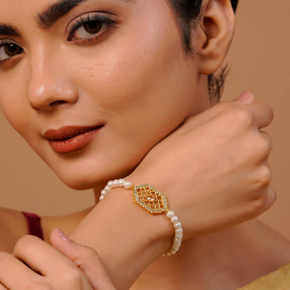 Radiant Veil Bracelet - Noor